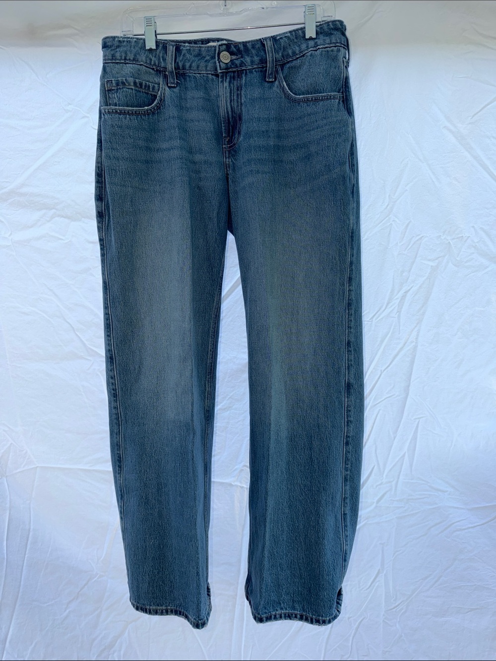 Hollister Women’s Low-Rise Baggy Jeans in Washed Blue 6R/ w28R